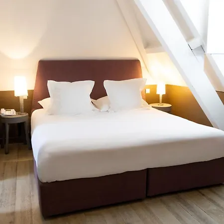 White 1921 3* סן טרופז