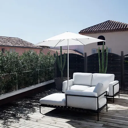 White 1921 Hotel 3*