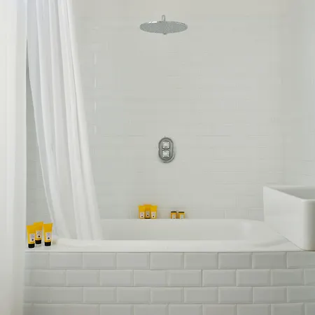 White 1921 فندق
