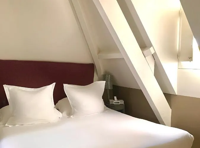 White 1921 מלון סן טרופז