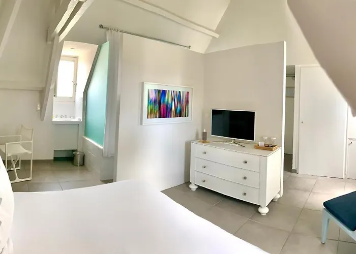 White 1921 מלון סן טרופז