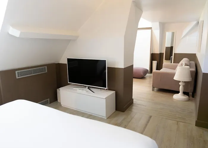 White 1921 מלון 3*