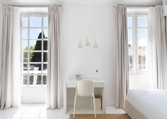 White 1921 מלון סן טרופז