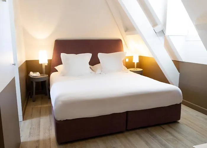 White 1921 3* סן טרופז