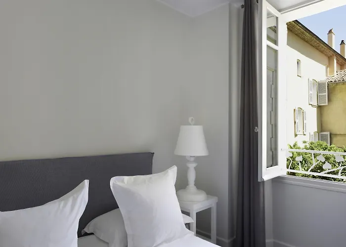 White 1921 3* סן טרופז