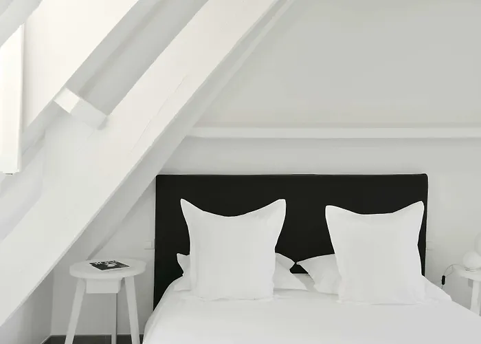 White 1921 מלון סן טרופז