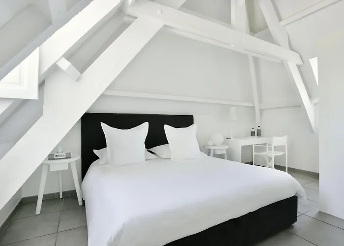 White 1921 3* סן טרופז