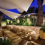 White 1921 Hotel 3*