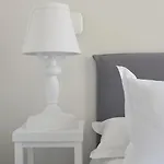 White 1921 Hotel 3*