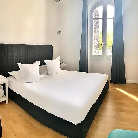 White 1921 ホテル