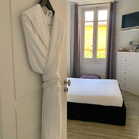 White 1921 ホテル 3*