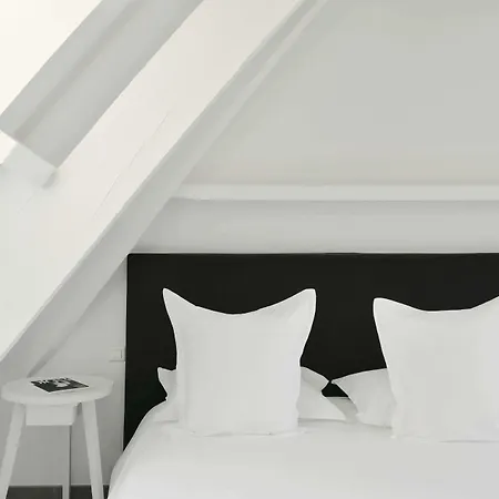 White 1921 فندق سان تروبيه