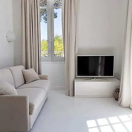 White 1921 Hotel Saint-Tropez