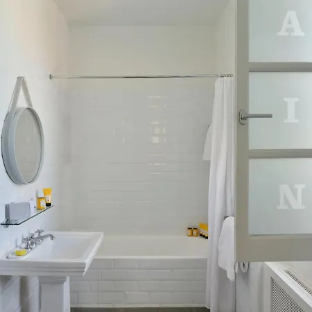 White 1921 ホテル