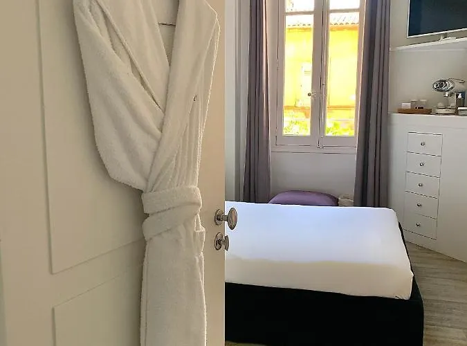 White 1921 ホテル 3*