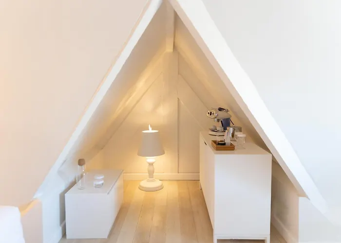 White 1921 3* Saint-Tropez