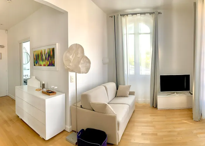 White 1921 Saint-Tropez