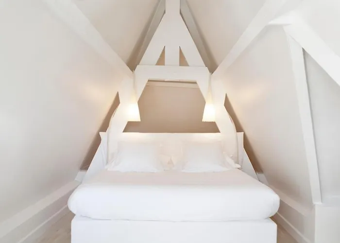 White 1921 Hotel Saint-Tropez