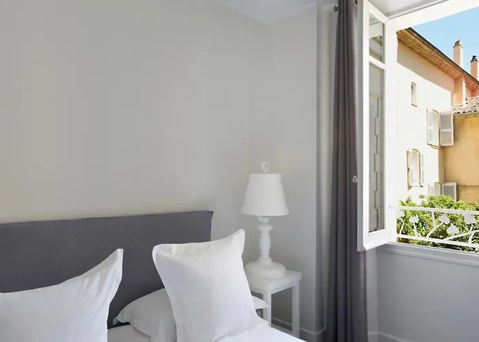 White 1921 ホテル 3*